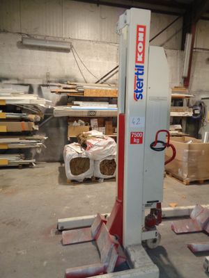 a picture of a fork lift in a warehouse