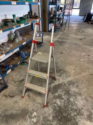a ladder that is sitting in the middle of a room