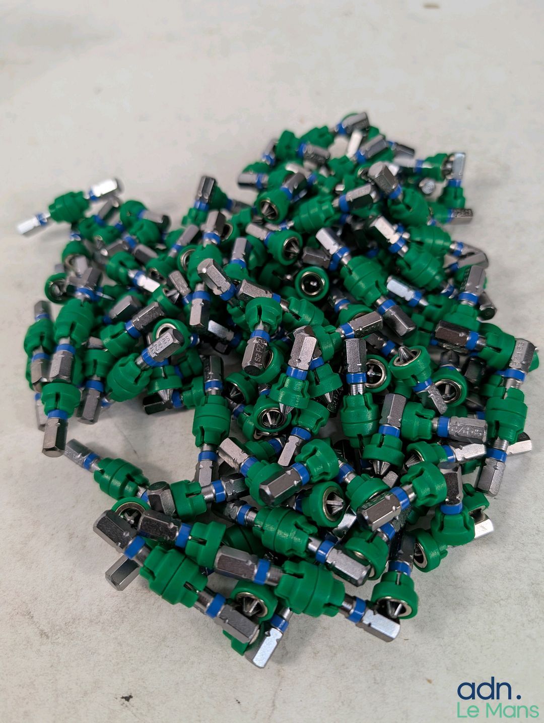 Lot de 1 kg d'embouts PZ2 magnétiques vendu en l'état.