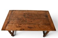 TABLE en bois naturel, plateau rectangulaire, piétement à qu… (photo 6)