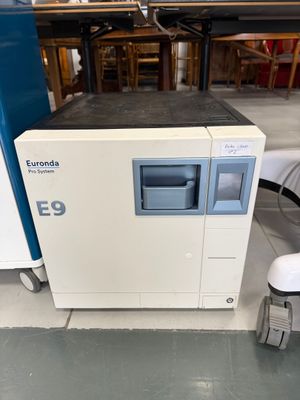 l'image d'une machine posée sur le sol