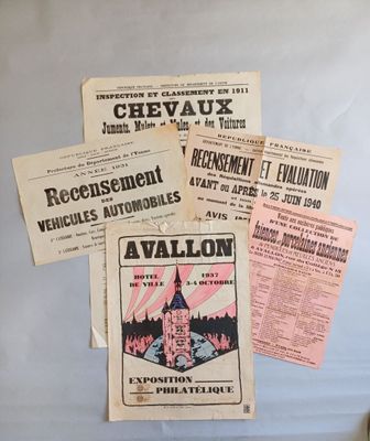 several pamphlets for various vehicles and vehicles are displayed on a refrigerator