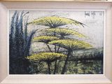 tableau représentant un arbre aux feuilles jaunes, encadré et posé sur une étagère
