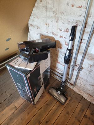 a box with a vacuum on top of it in a room