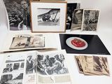 un assortiment de photographies en noir et blanc et d'images représentant des personnes dans un avion