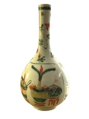 CHINE, vers 1900 Petit vase pansu à long col, à décor d'obje…
