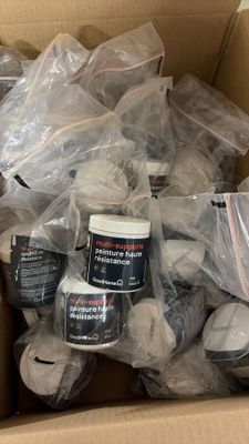 1004/ Lot d'environs 24 POTS DE PEINTURE 236ML : - 19 …