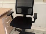 a black office chair with a black seat and a white cane