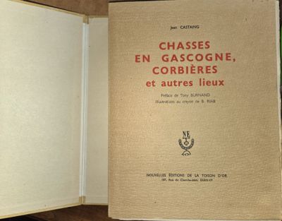 un livre ouvert avec l'image d'un chat dessus