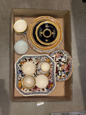 une boîte qui contient plein d'objets différents