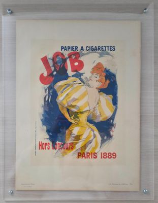 une vieille affiche représentant une femme en train de fumer une cigarette devant un mur blanc