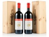 deux bouteilles de vin rouge dans un coffret en bois