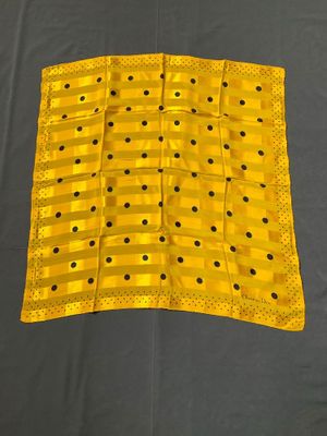 Foulard Christian Dior jaune à pois noirs , en soie . - Photo 1
