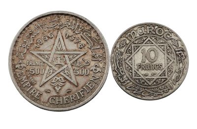 une pièce d'argent sur laquelle figurent un pentagramme et une étoile