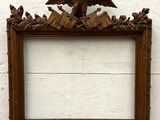 a picture of a picture frame with an eagle on it