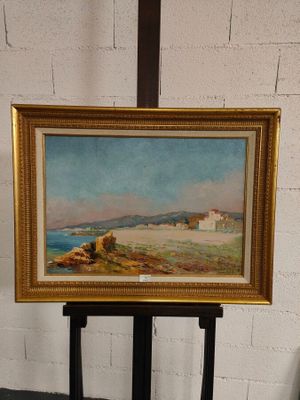 une image d'un tableau sur un chevalet dans une pièce