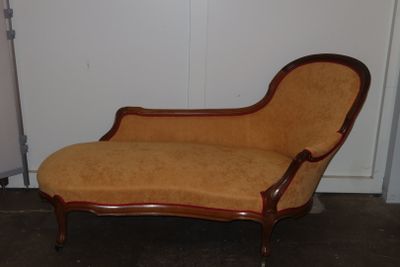 an image of a chaise lounger in the corner of a room