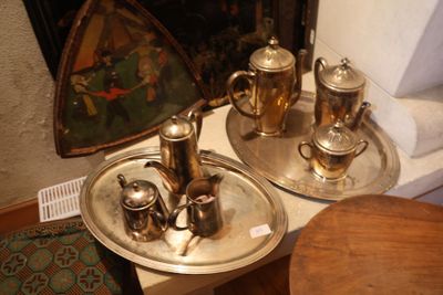 Deux parties de service thé café en métal argenté avec leur … - Photo 1