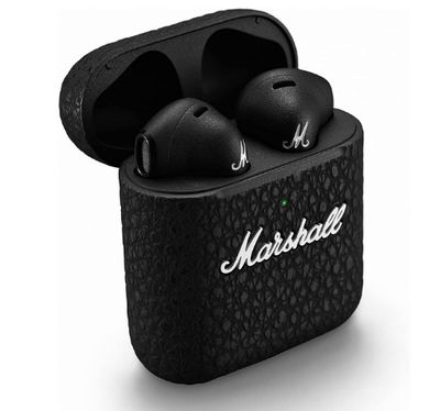 Les écouteurs sans fil Marshall se trouvent dans un étui