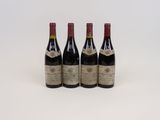 trois bouteilles de vin sont alignées sur une surface blanche