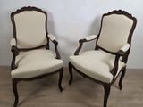 paire de chaises anciennes avec accoudoirs rembourrés