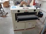 a picture of a machine that is in a workshop