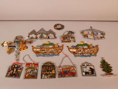 Lot de plats d'étain et plaques murales en étain représentan… - Photo 1