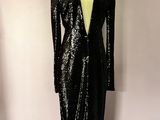 une robe noire sur un mannequin mannequin mannequin mannequin mannequin mannequin mannequin mannequin mannequin mannequin