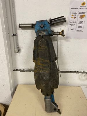 a drill that is sitting on a table in a room