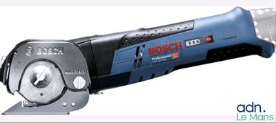 La tronçonneuse à fil Bosch est utilisée pour couper un morceau de métal