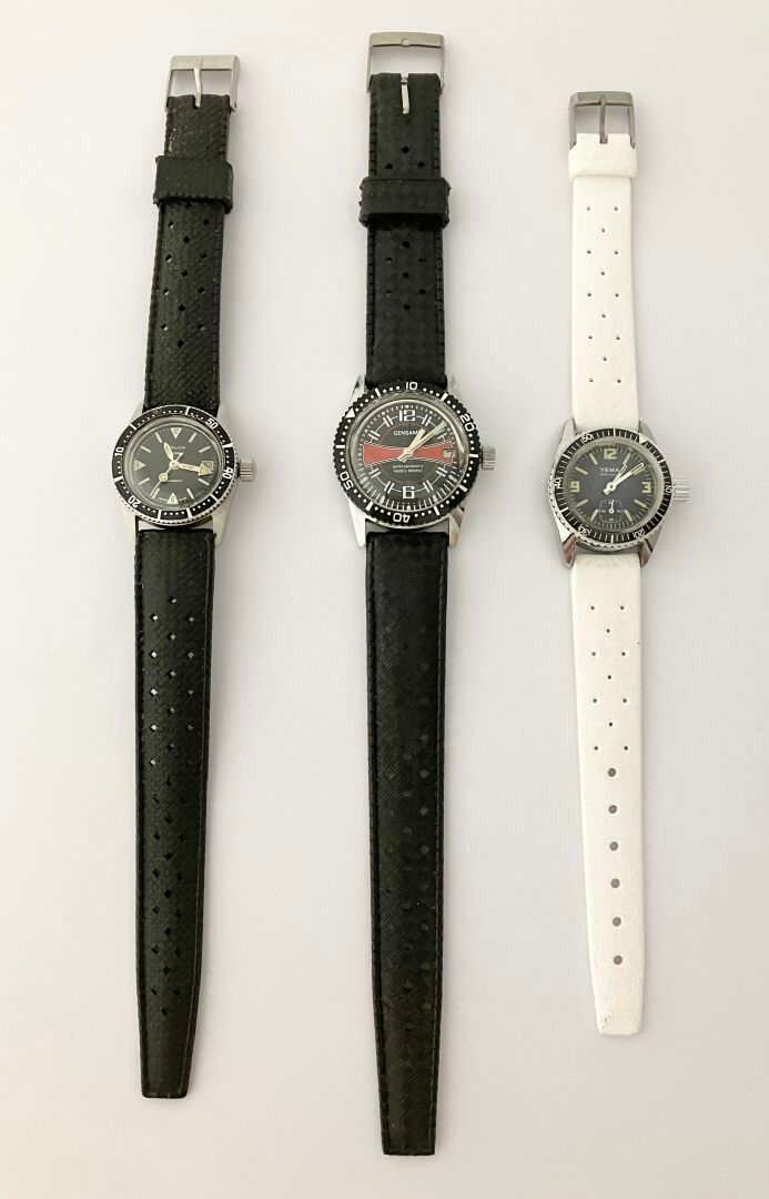 ENSEMBLE de trois MONTRES de plongée en acier : GALION, mouv…