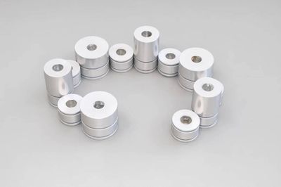 plusieurs rouleaux de papier toilette disposés en cercle