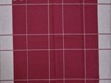 une image représentant une nappe à carreaux rouges et blancs sur laquelle figure la lettre h