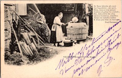 une carte postale sur laquelle figure une vieille photo d'une femme et d'un enfant