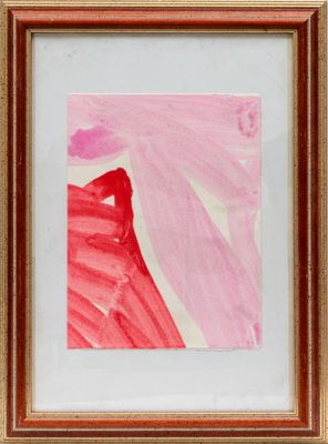 tableau représentant une fleur rose dans un cadre doré, accroché à un mur blanc