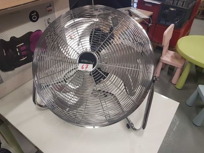 a fan that is sitting on a table in a room