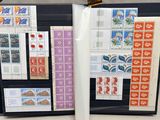 une image représentant un dossier orné de timbres