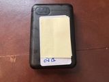 un post-it collé au dos d'un téléphone portable