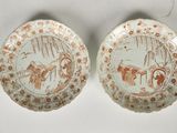 paire d'assiettes en porcelaine chinoise ornées de personnages