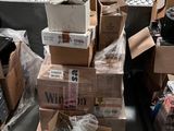 plusieurs boîtes empilées les unes sur les autres