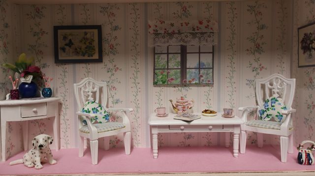 Diorama. Composition miniature, dans une vitrine en bois, vitre e...