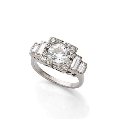 une bague Art déco sertie de diamants
