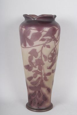 Ets GALLÉ : vase balustre en verrerie à décor floral. - Photo 1