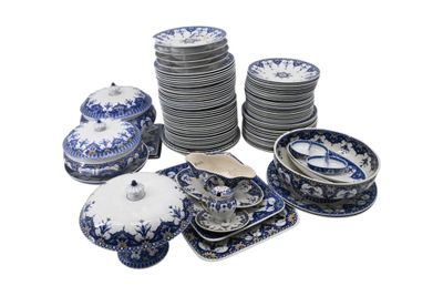 a lot of plates and bowls that are sitting on top of each other