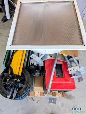 an image of a work table with tools on top of it