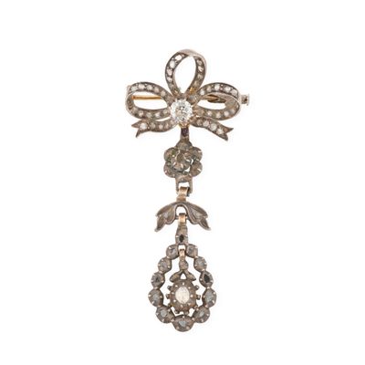 une broche ancienne en forme de croix, en diamants et en or