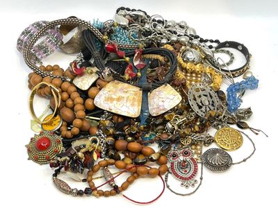 Ensemble de bijoux fantaisie dont certains en argent dont co…