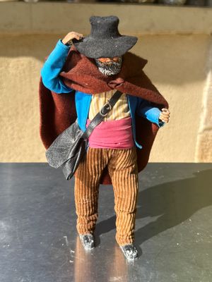 Vagabond dans une tempête de neige, santon de Provence