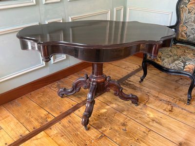 Guéridon violonné, Napoléon III, 126 x 81, retrait à Breteno…