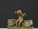 figurine en bronze représentant un garçon sur un traîneau avec deux bols